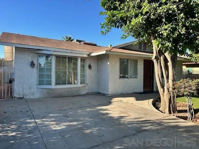 904 Salvador Guilin St West, Calexico, CA 92231