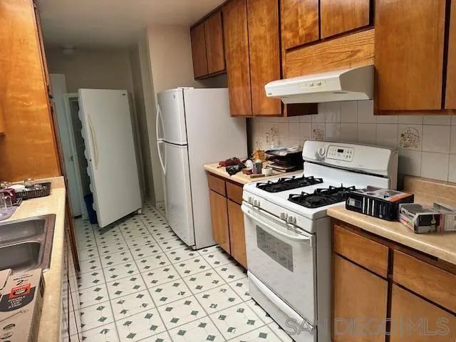 904 Salvador Guilin St West, Calexico, CA 92231