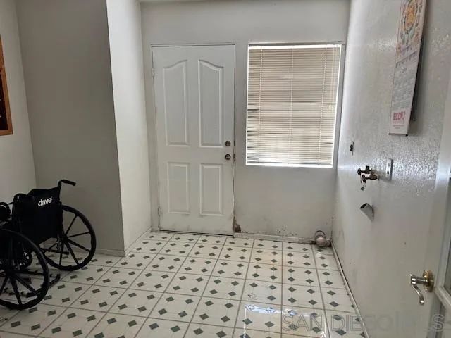 904 Salvador Guilin St West, Calexico, CA 92231