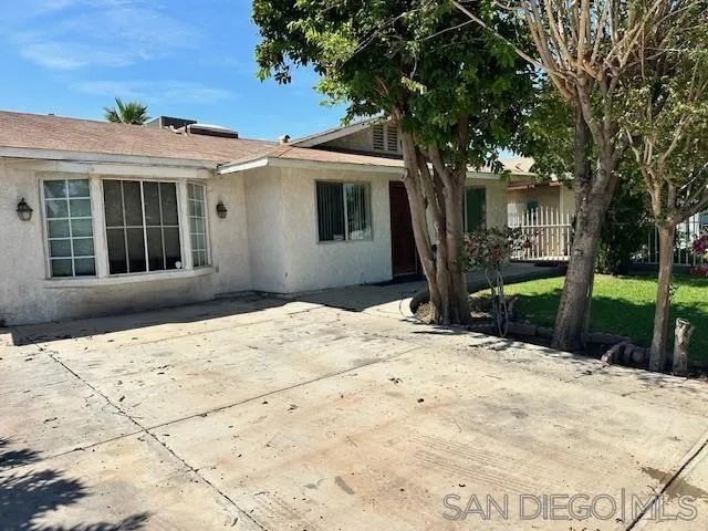 904 Salvador Guilin St West, Calexico, CA 92231