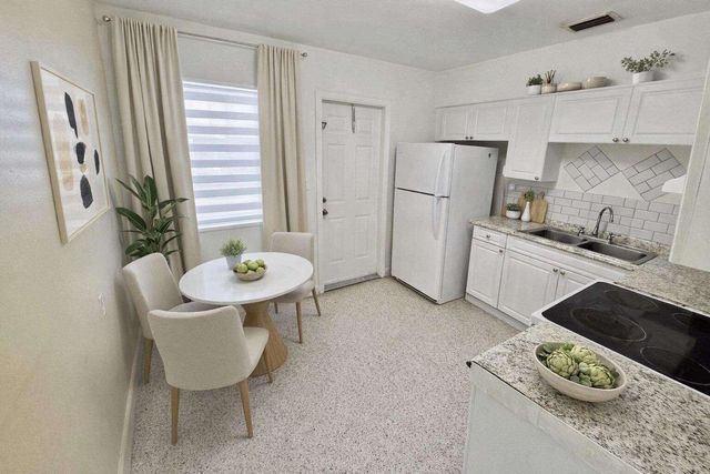 517 SW 9th Street 1, Hallandale Beach, FL 33009