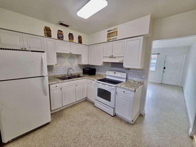 517 SW 9th Street 1, Hallandale Beach, FL 33009