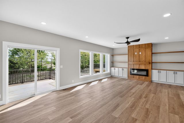 17550 Brookview Drive, Urbandale, IA 50322