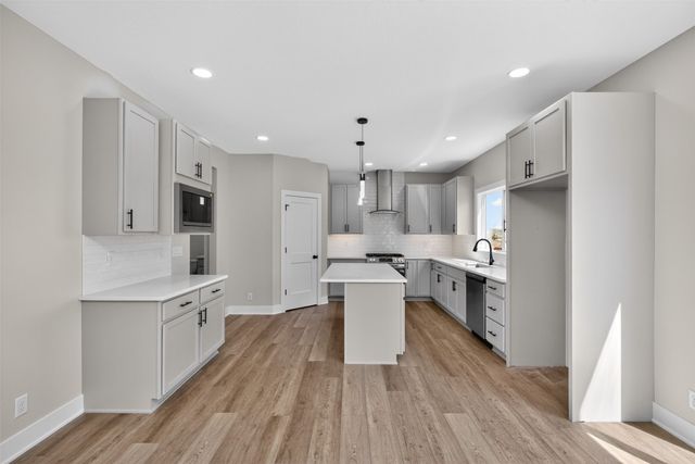 17550 Brookview Drive, Urbandale, IA 50322