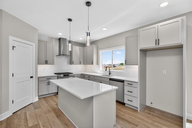 17550 Brookview Drive, Urbandale, IA 50322