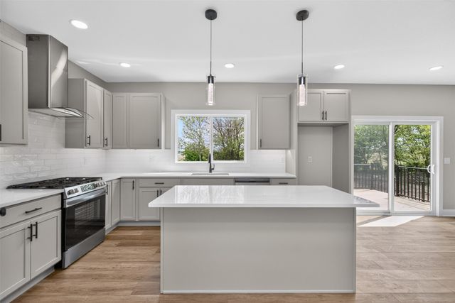 17550 Brookview Drive, Urbandale, IA 50322