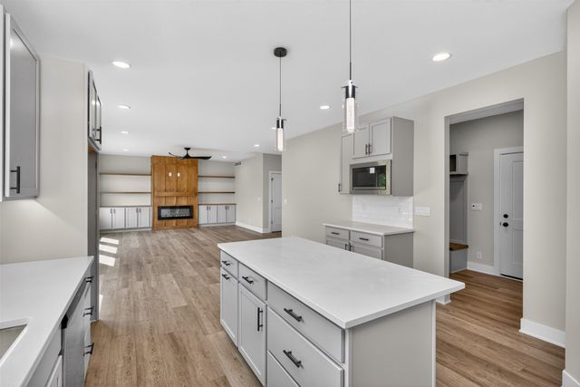 17550 Brookview Drive, Urbandale, IA 50322