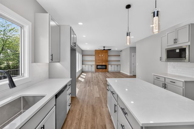 17550 Brookview Drive, Urbandale, IA 50322