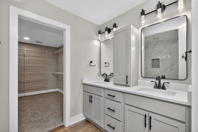 17550 Brookview Drive, Urbandale, IA 50322