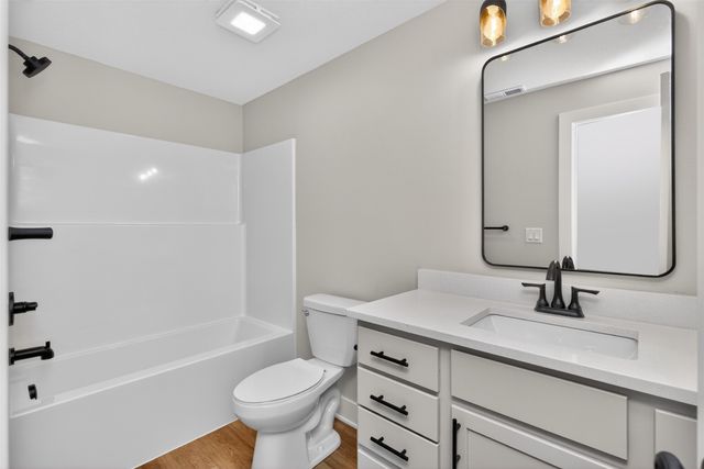 17550 Brookview Drive, Urbandale, IA 50322