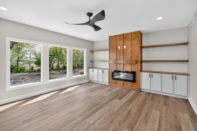 17550 Brookview Drive, Urbandale, IA 50322