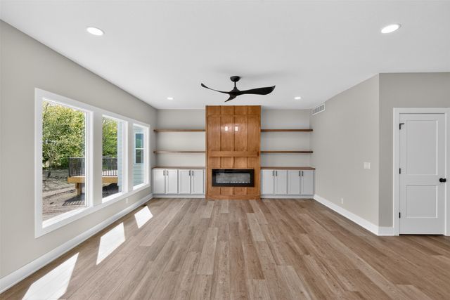 17550 Brookview Drive, Urbandale, IA 50322