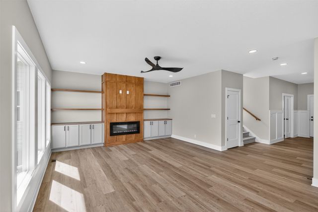 17550 Brookview Drive, Urbandale, IA 50322