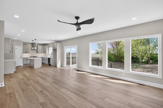 17550 Brookview Drive, Urbandale, IA 50322