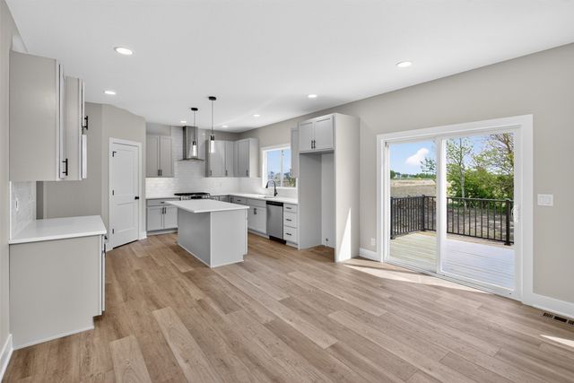 17550 Brookview Drive, Urbandale, IA 50322