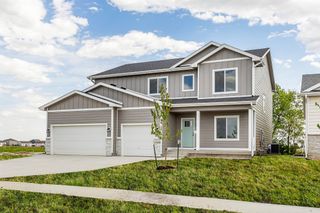 17550 Brookview Drive, Urbandale, IA 50322