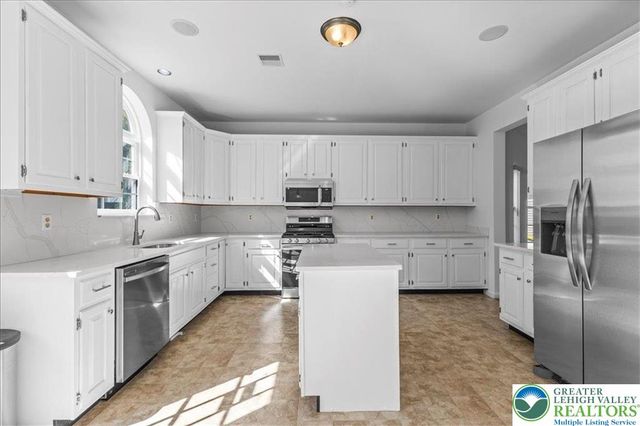 6832 Scenic View Drive, Lower Macungie Twp, PA 18062