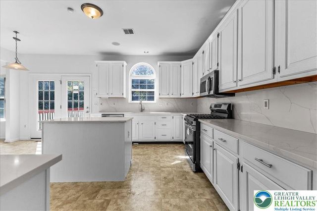 6832 Scenic View Drive, Lower Macungie Twp, PA 18062