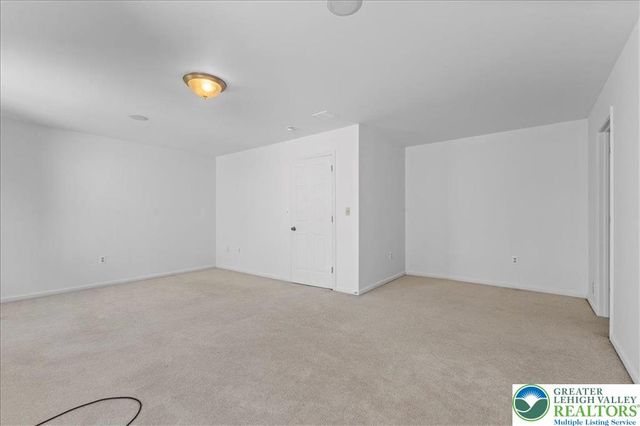 6832 Scenic View Drive, Lower Macungie Twp, PA 18062