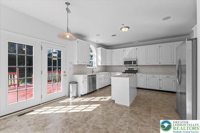 6832 Scenic View Drive, Lower Macungie Twp, PA 18062