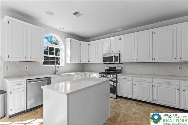 6832 Scenic View Drive, Lower Macungie Twp, PA 18062