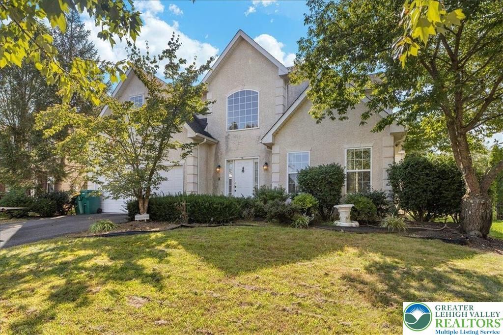 6832 Scenic View Drive, Lower Macungie Twp, PA 18062