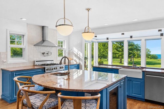 160 Sound Drive, Greenport, NY 11944