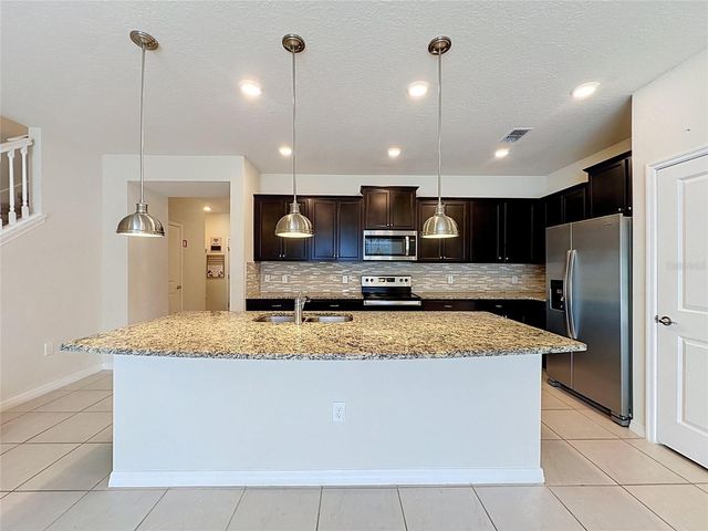920 PARADISE DR, Davenport, FL 33837
