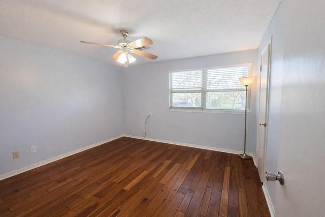 101 Gladiola Street, Lake Jackson, TX 77566