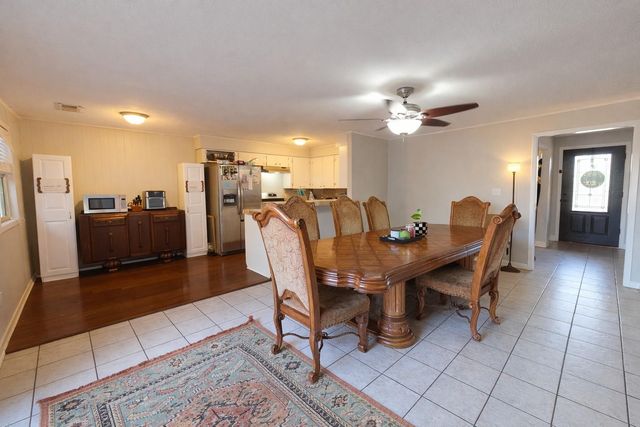 101 Gladiola Street, Lake Jackson, TX 77566