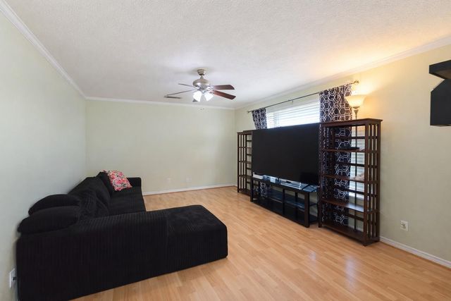 101 Gladiola Street, Lake Jackson, TX 77566