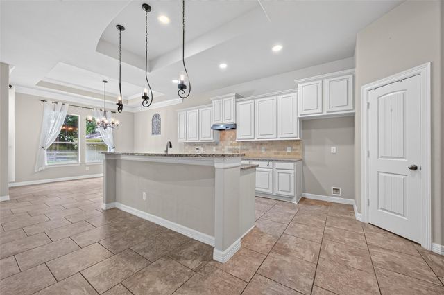 28510 Redwood Cliff Lane, Houston, TX 77336