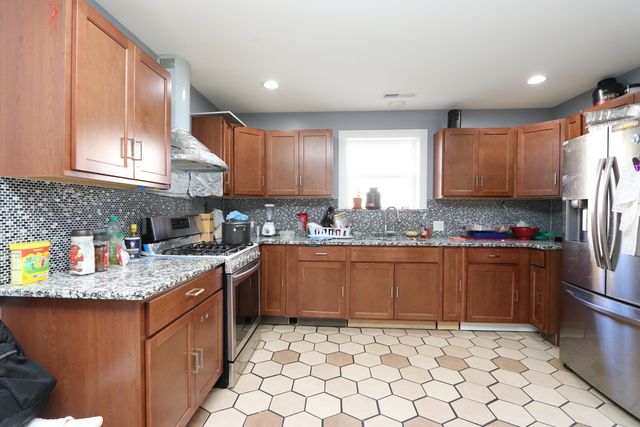 4247 W Haddon Avenue, Chicago, IL 60651