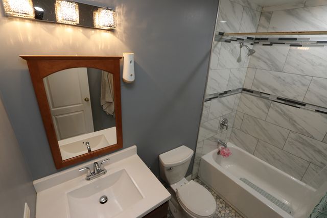 4247 W Haddon Avenue, Chicago, IL 60651