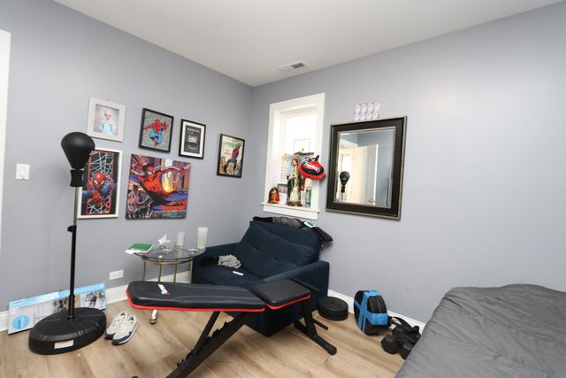 4247 W Haddon Avenue, Chicago, IL 60651