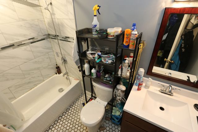 4247 W Haddon Avenue, Chicago, IL 60651