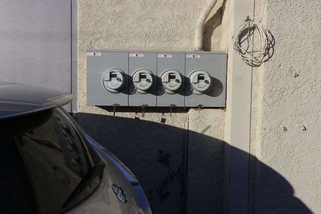 4247 W Haddon Avenue, Chicago, IL 60651