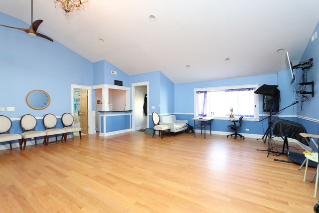 4247 W Haddon Avenue, Chicago, IL 60651