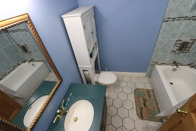 4247 W Haddon Avenue, Chicago, IL 60651