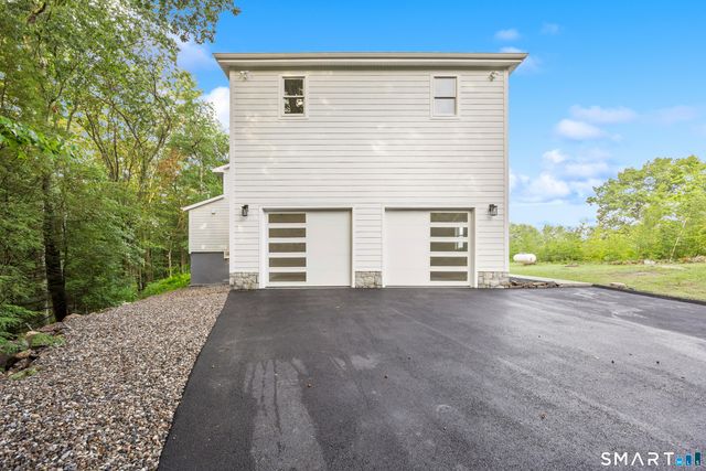 3 Boulder Creek Road, Newtown, CT 06470