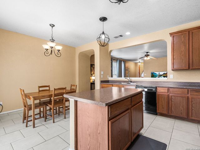 6118 Mackenzie, San Antonio, TX 78247