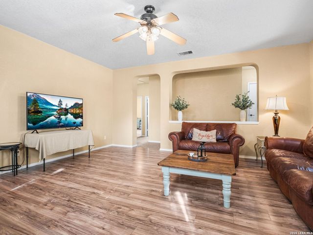 6118 Mackenzie, San Antonio, TX 78247