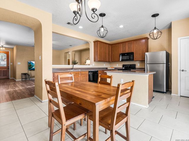 6118 Mackenzie, San Antonio, TX 78247