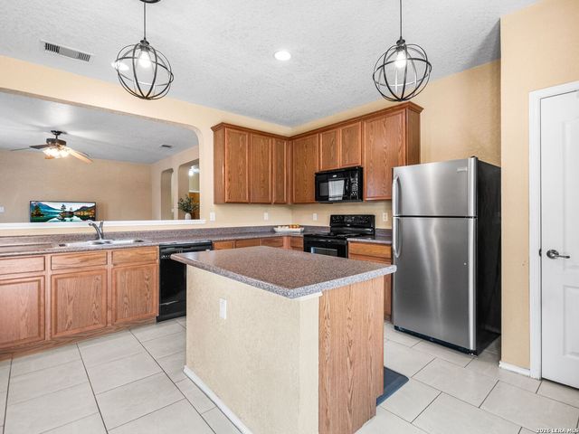 6118 Mackenzie, San Antonio, TX 78247