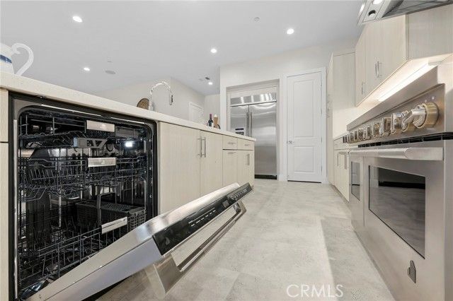 200 SIERRA MADRE, Lake Forest (el Toro), CA 92630