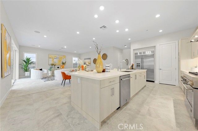 200 SIERRA MADRE, Lake Forest (el Toro), CA 92630