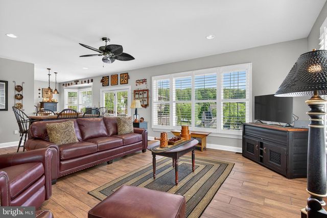 2510 DONLENIK DR, York, PA 17402