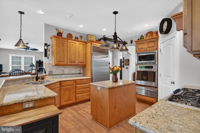 2510 DONLENIK DR, York, PA 17402