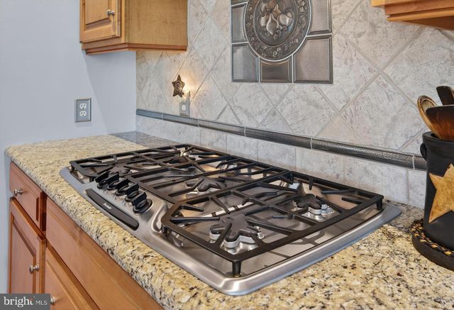 2510 DONLENIK DR, York, PA 17402