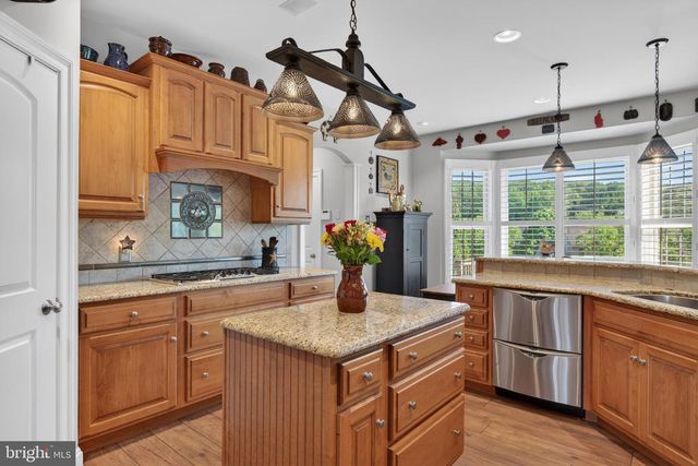 2510 DONLENIK DR, York, PA 17402